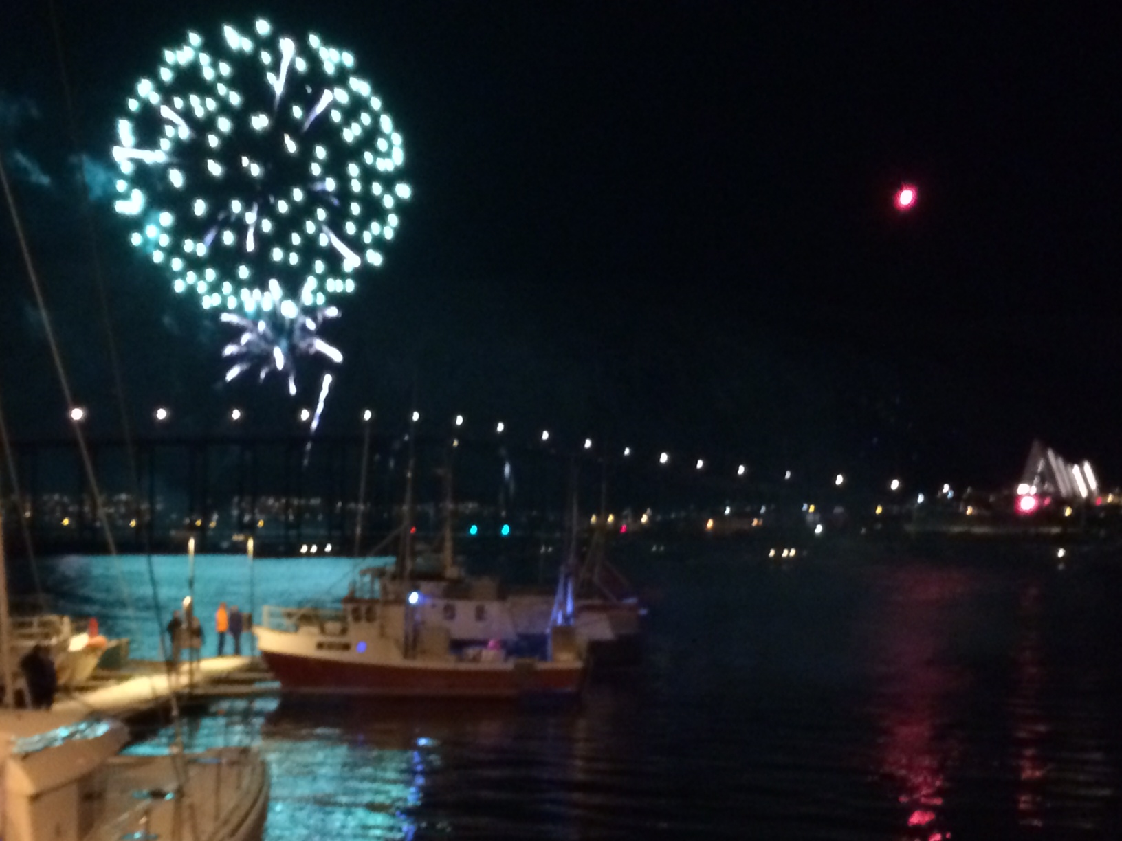 Fuegos Artificiales celebrando el Nuevo Año en Tromso